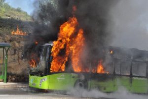Halk otobüsü alev aldı