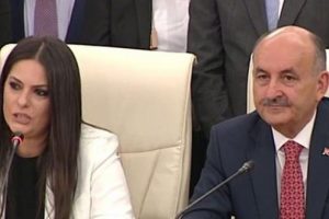 Devir teslim törenleri sürüyor