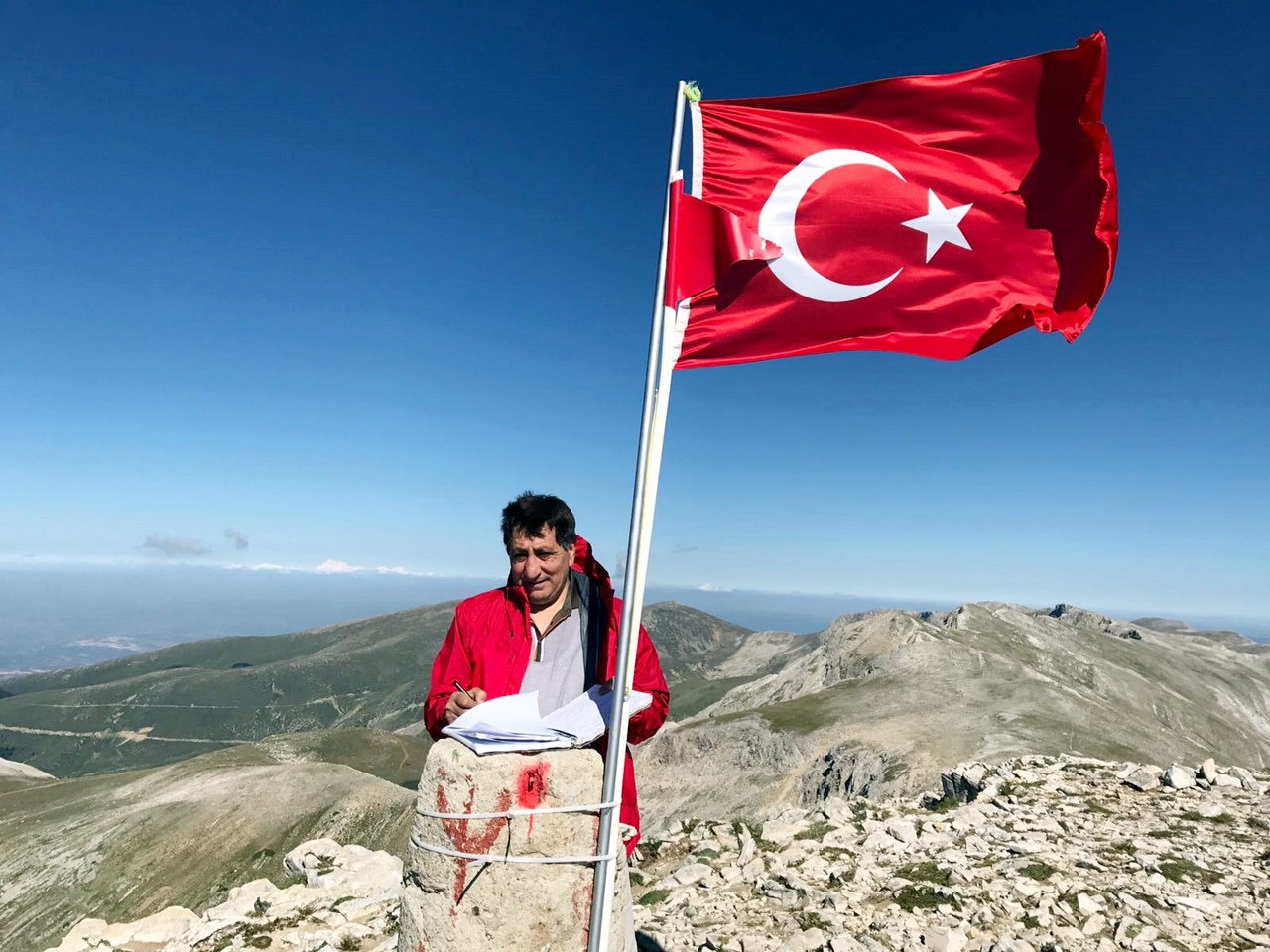 Vali Küçük zirveye imzasını attı