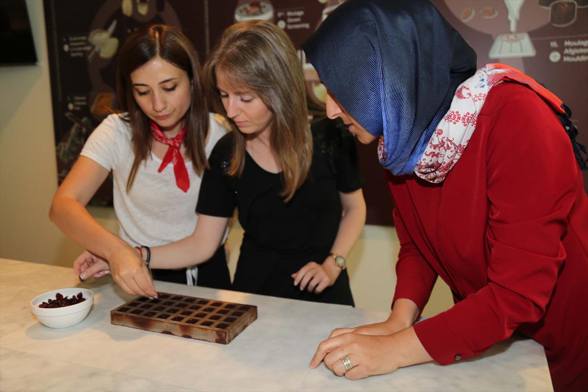 Kadınlar Brüksel|de çikolata eğitimi aldı