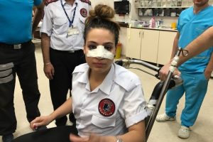 Kadın güvenliğin burnunu kırdı