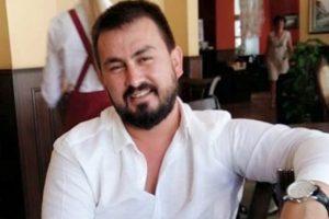 Lüks villada tabancayla intihar
