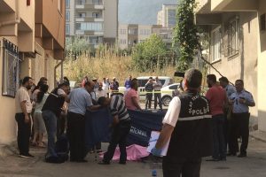Çocukluk arkadaşını vurdu