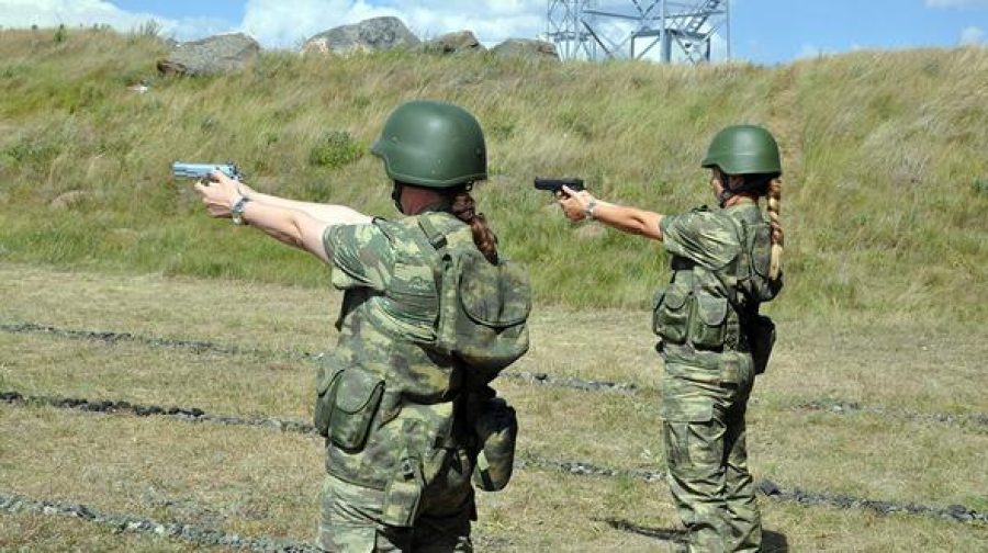Kadın komutanlar düşmana gözdağı veriyor