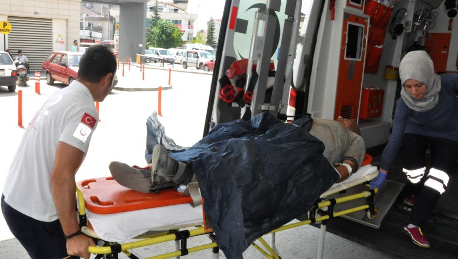 Korkunç olayda, kalçasına demir girdi