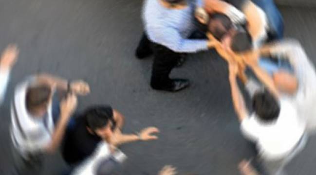 İnsanlığının kurbanı oldu