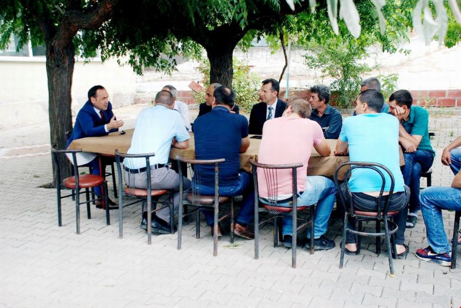 Sözer, vatandaşların sorunlarını dinliyor