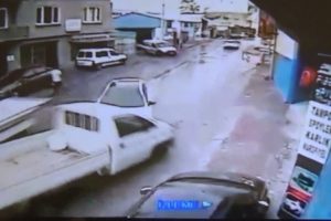 Çalıntı araçla kaza yaptılar