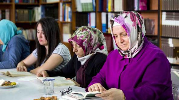 Altın günü yerine kitap günlerine gittiler