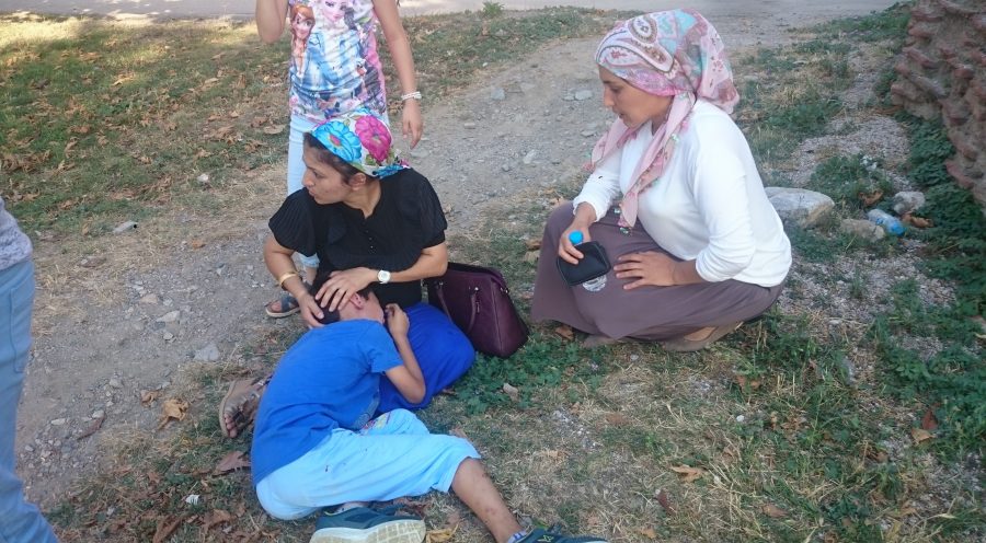 Burca çıkan çocuk yere düştü