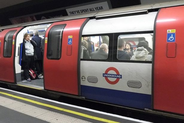Londra|da metro istasyonunda yangın