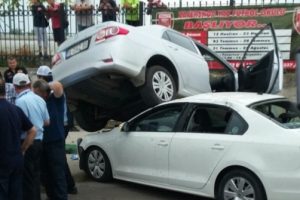 Araçlar birbirinin üstüne çıktı