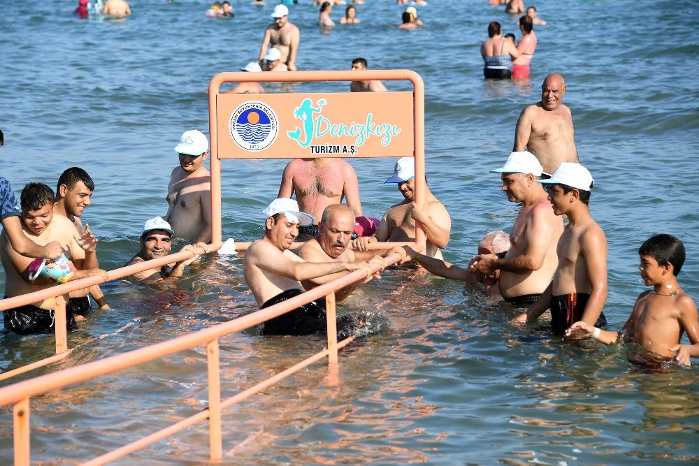 Engelli plajına yoğun ilgi