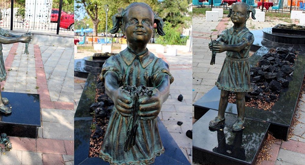 Atatürk heykeline çirkin saldırı