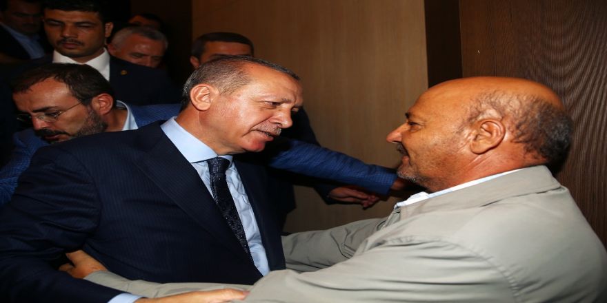 Erdoğan, şehit babası ile kucaklaştı