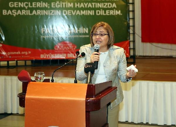 Fatma Şahin gözyaşlarını tutamadı