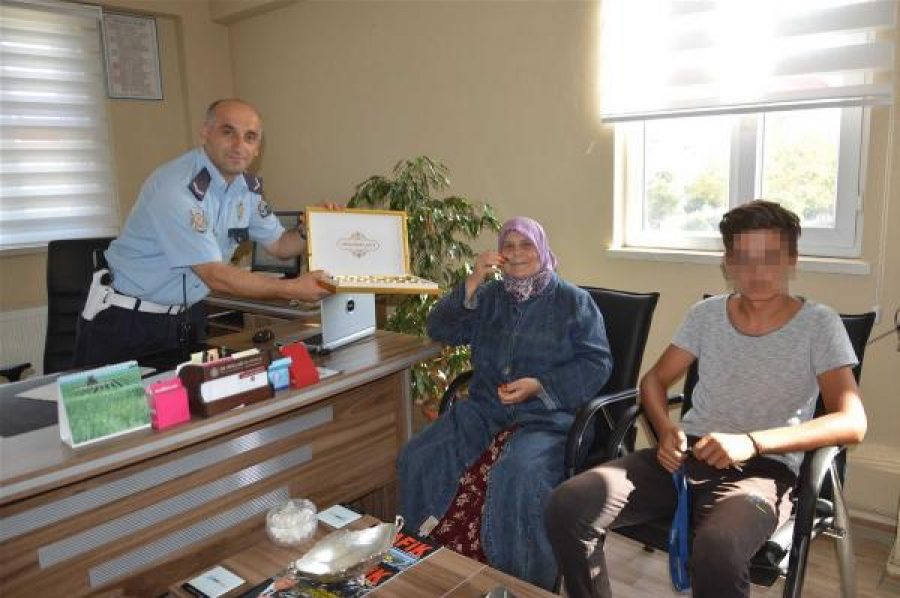 Yakalayamayınca babaannesine şikayet ettiler