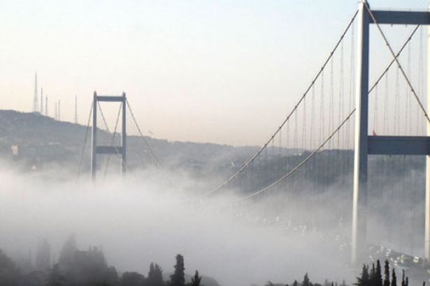 Boğazda sis büyüledi