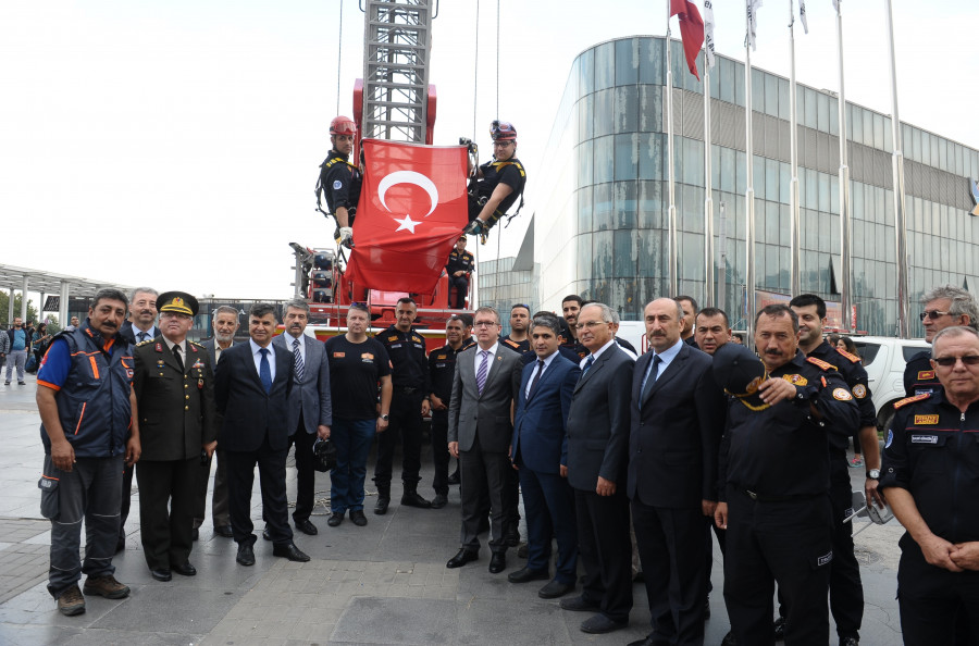 Komando gibi itfaiyeciler