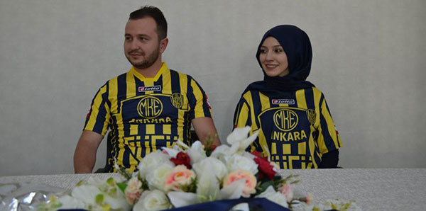 Nikah masasına formayla oturdular
