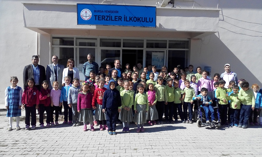 Türkün Holding’ ten tül ve perde bağışı
