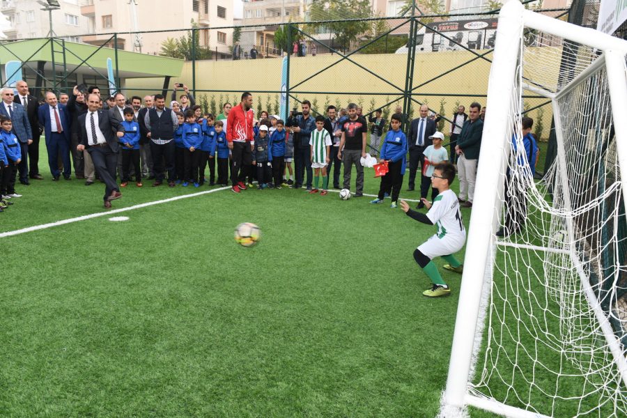 Erikli modern spor tesisine kavuştu
