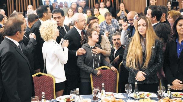 1881 kadınla bir araya geldi