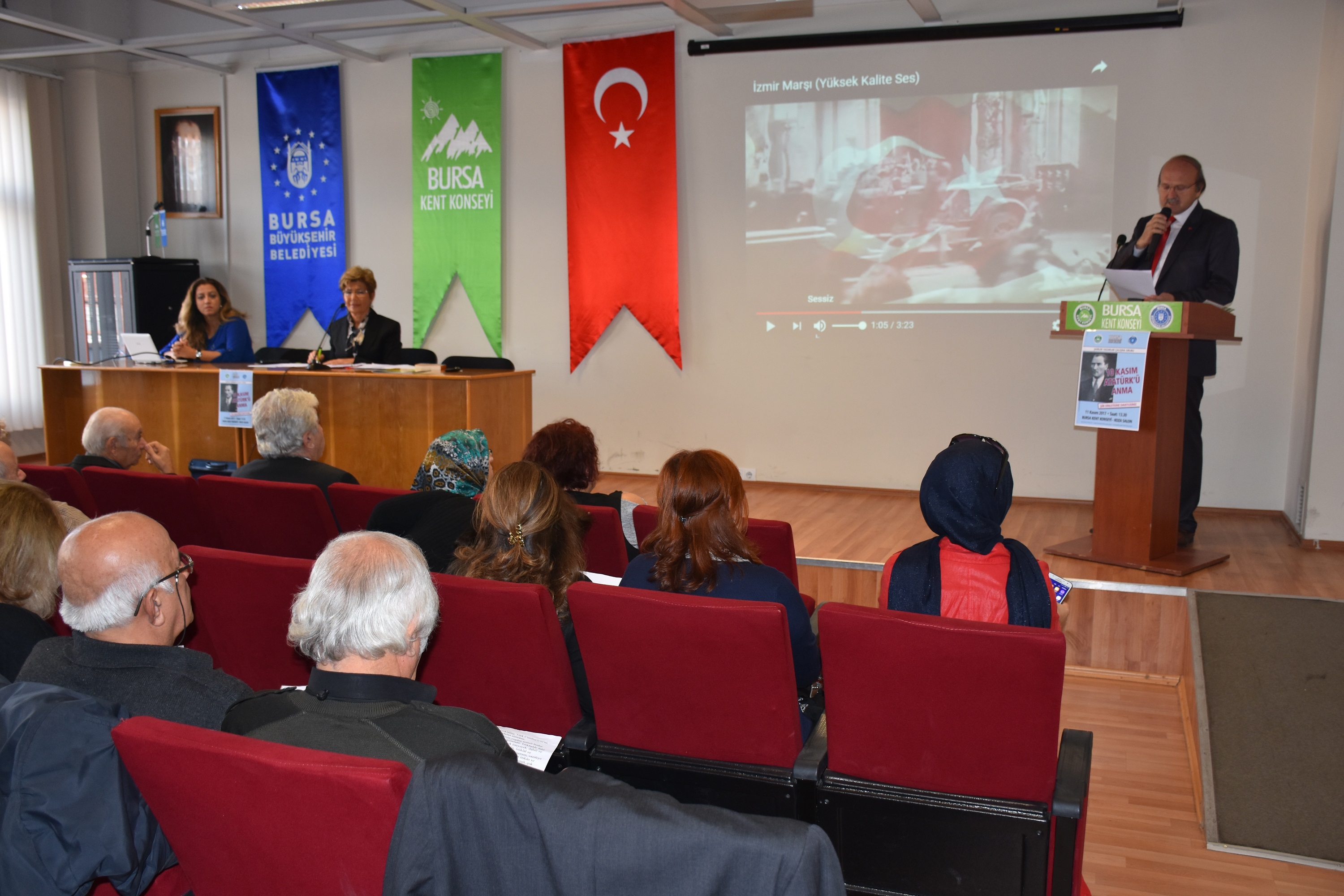 Atatürk şiirlerle anıldı
