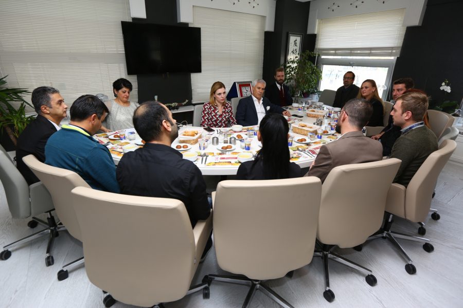 Bozbey öğle yemeğinde personeli ağırladı