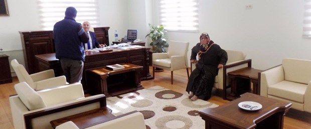 Hüsne nine vali yardımcısını şaşırttı