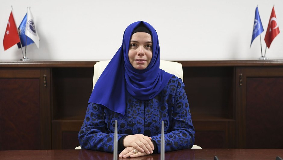 Bir ilkti, göreve başladı