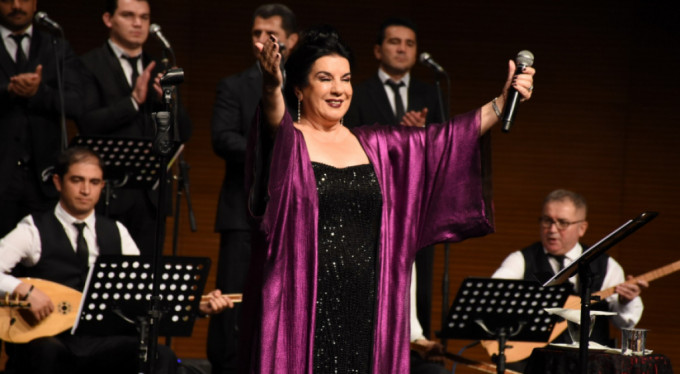 Hülya Süer|den Bursalılara müzik ziyafeti