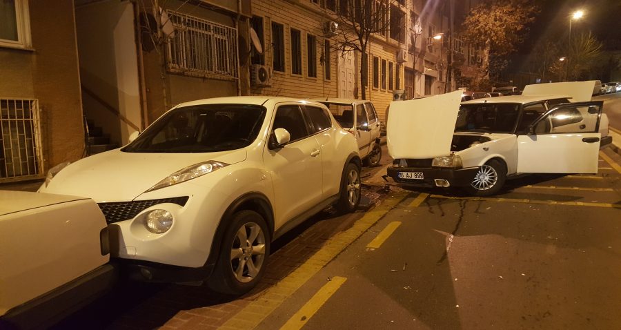 Park halindeki 8 araca çarptı