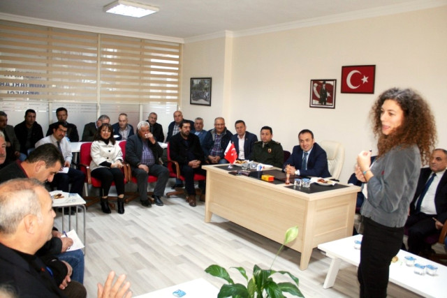 Muhtarlara kadına şiddet anlatıldı