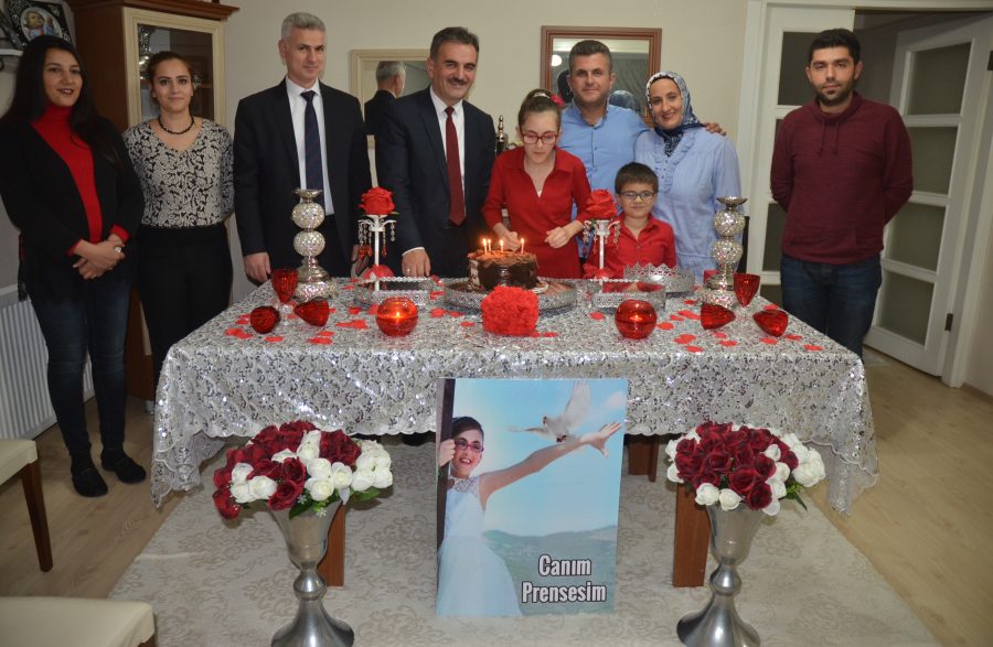 Küçük Berfin|e doğum günü sürprizi