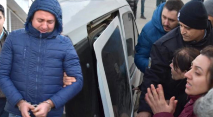 Eşinin sevgilisini öldürdü