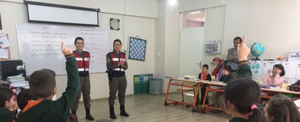Öğrencilere jandarma anlatıldı