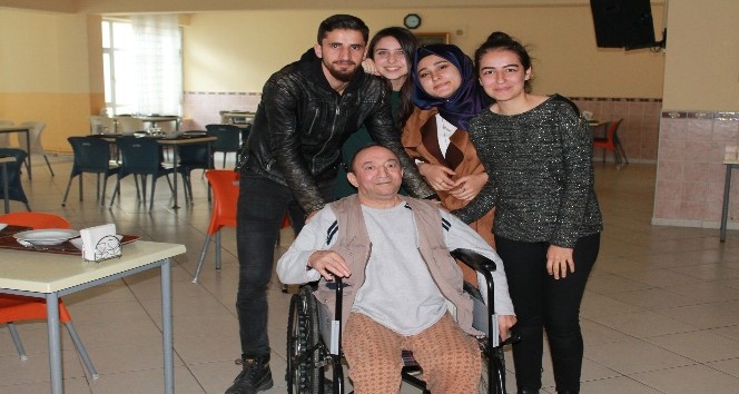 UÜ öğrencilerinden duyarlı davranış