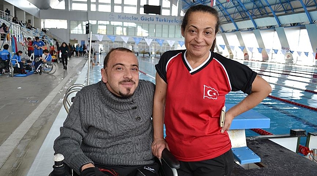 Hem annelik hem antrenörlük yapıyor