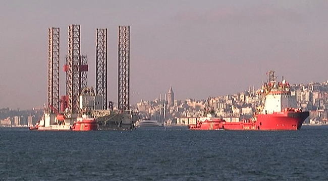 Dev petrol platform İstanbul Boğazı'nda
