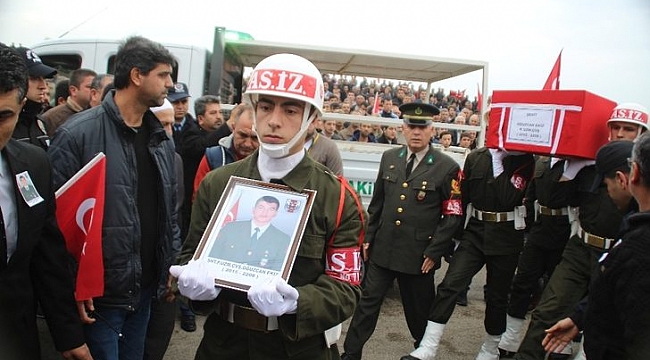 Hataylı Afrin şehidini binler uğurladı