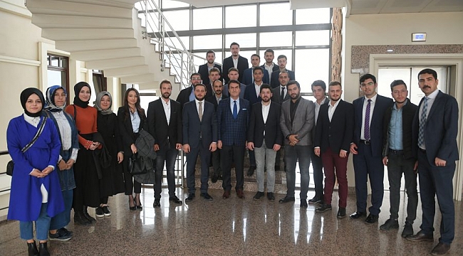 AK gençlerden Dündar'a ziyaret