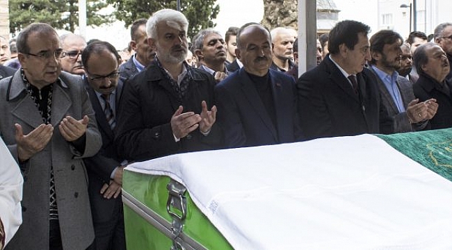 AK Partili Karaburun'dan babasına son görev
