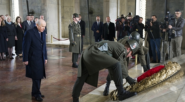 Bahçeli ve ekibi Anıtkabir'de