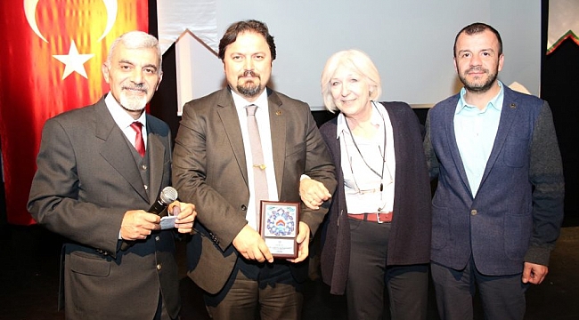Banu Avar Bursa'da okurlarıyla buluştu