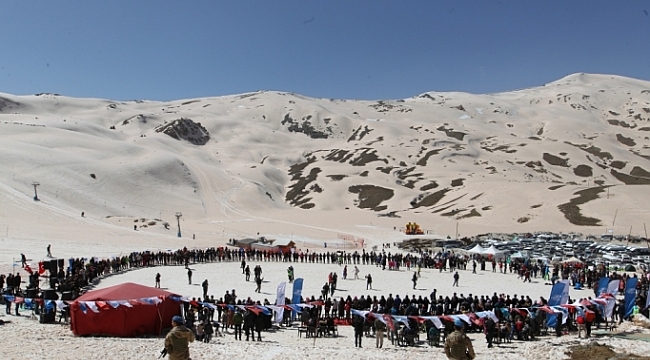 Hakkari'de '2. kar festivali' yapıldı