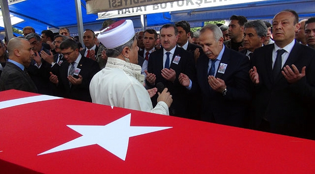 Hatay şehidini 10 bin kişiyle uğurladı