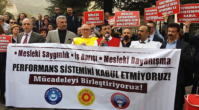 Öğretmenler performans eylemi yaptı