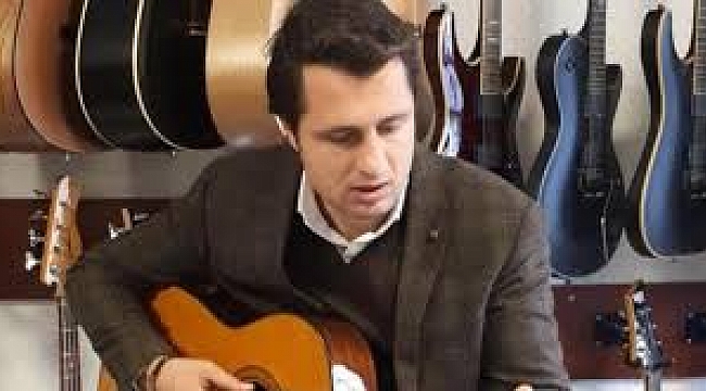 Siyasetin stresini gitar çalarak atıyor