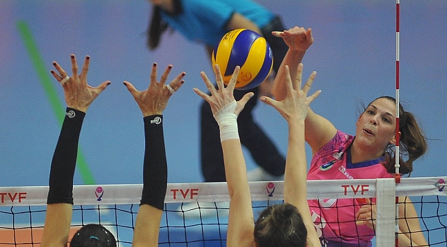Voleybolda Bursa derbisi Büyükşehir'in